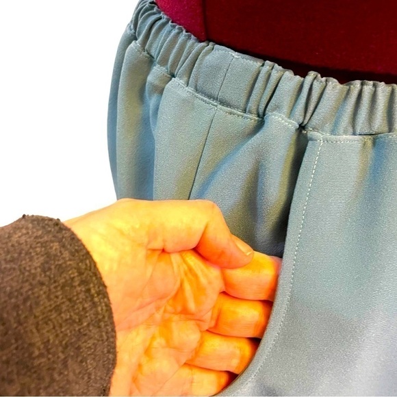 Co-ord Set: Hand Crafted Two-Piece Wide Leg Pant Suit - Picture 6 of 16